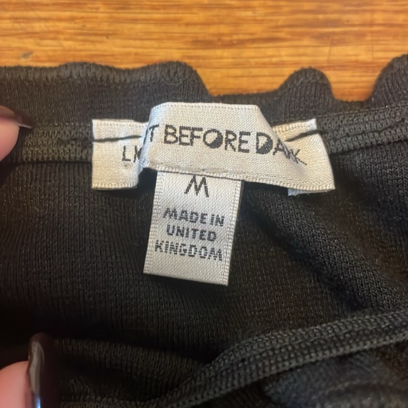 NWOT ruffle off the shoulders long sleeve top size medium - Picture 3 of 5